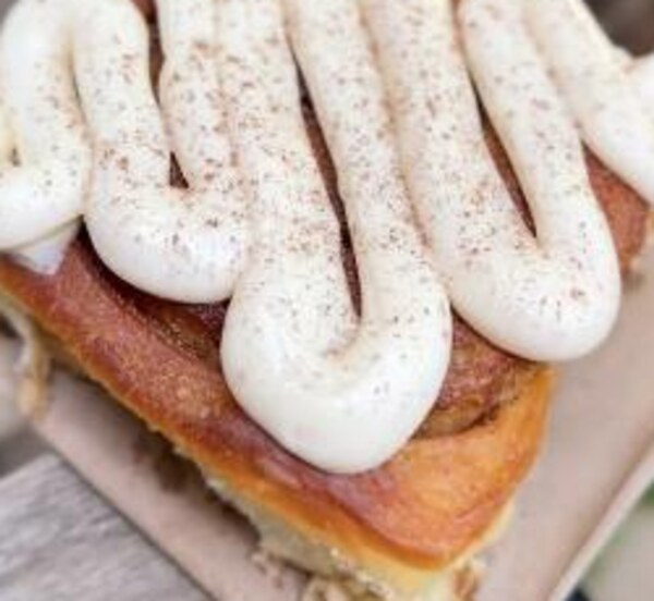 Cinnamon bun with cream icing